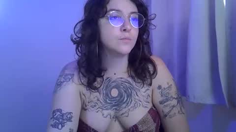 Snapshot of blue_liz chatting on October 2025 06:27:02 PM blue_liz online show from October 2025 06:27:02 PM