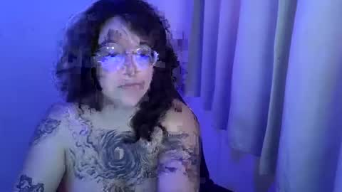 Snapshot of blue_liz chatting on October 2025 07:26:01 PM blue_liz online show from October 2025 07:26:01 PM