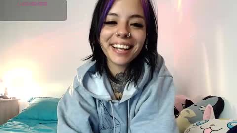 Snapshot of blue_tatuu1 chatting on December 2024 12:28:01 AM Alice bleu for friends online show from December 2024 12:28:01 AM