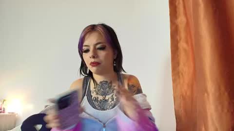 Snapshot of blue_tatuu1 chatting on December 2024 04:10:02 AM Alice bleu for friends online show from December 2024 04:10:02 AM