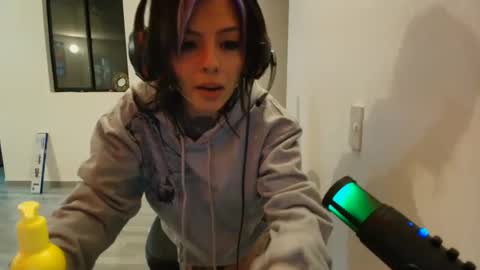 Snapshot of blue_tatuu1 chatting on January 2025 01:54:01 AM Alice bleu for friends online show from January 2025 01:54:01 AM