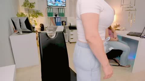 Snapshot of bluediamondsdreams chatting on September 2025 02:32:01 PM bluediamondsdreams online show from September 2025 02:32:01 PM