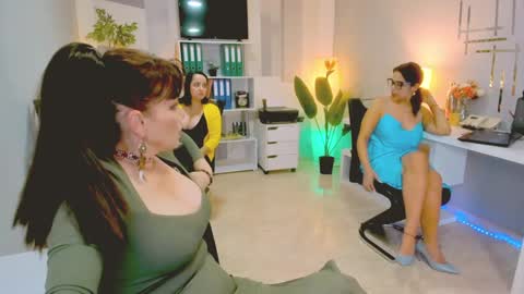 Snapshot of bluediamondsdreams chatting on October 2025 03:36:02 PM bluediamondsdreams online show from October 2025 03:36:02 PM