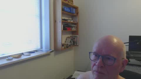 blueeyesn8 online show from February 2025 09:04:02 AM