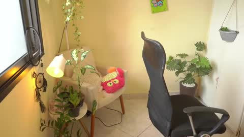 FLORAA online show from February 2025 01:37:01 PM