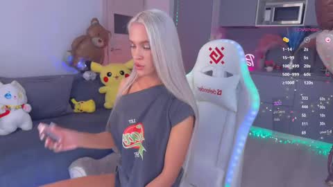 Snapshot of blush_mikki chatting on February 2025 08:28:01 AM Mikki chan online show from February 2025 08:28:01 AM