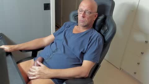 Snapshot of bobo_k chatting on February 2025 06:30:01 PM bobo_k online show from February 2025 06:30:01 PM