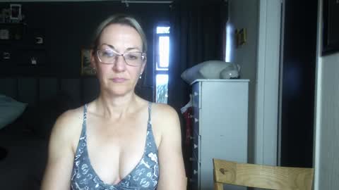 Snapshot of boeslaboes chatting on December 2024 04:43:01 PM Ningifun couple online show from December 2024 04:43:01 PM