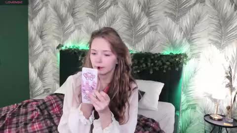 Snapshot of boldbutterfly chatting on November 2025 03:05:01 AM Kira online show from November 2025 03:05:01 AM