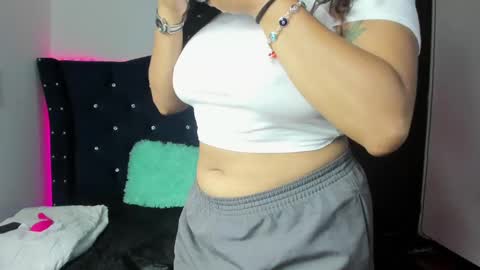 Bonnie online show from September 2025 01:02:01 PM