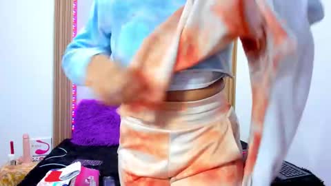 Bonnie online show from November 2025 12:05:01 PM