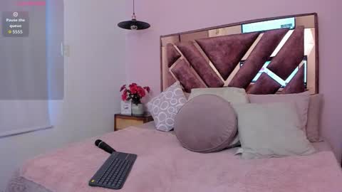 Bonny Jones online show from September 2025 07:05:01 PM