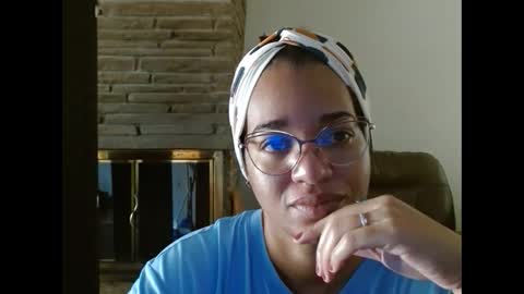 Queen Bon Vivantt online show from October 2025 01:31:01 PM