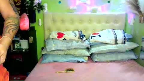 Snapshot of boobsylicious69 chatting on September 2025 12:38:01 AM Miles online show from September 2025 12:38:01 AM