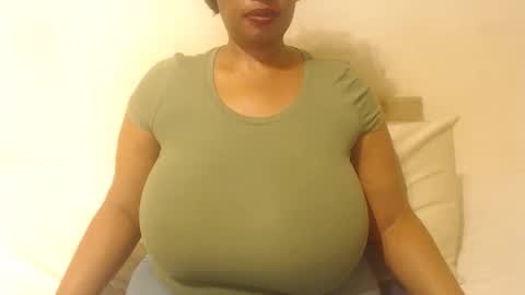 boobyqueen online show from October 2025 07:01:01 PM