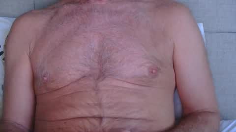 Snapshot of born2run chatting on February 2025 08:16:02 AM born2run online show from February 2025 08:16:02 AM