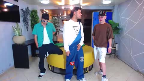 THOMAS AND DAMIAND online show from October 2025 04:33:01 AM