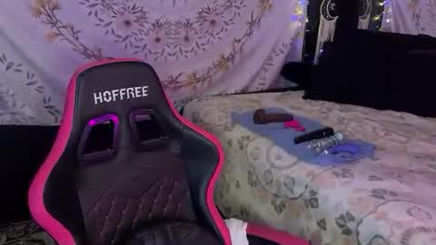 Snapshot of bossmomma chatting on October 2025 06:03:02 PM BossMom online show from October 2025 06:03:02 PM