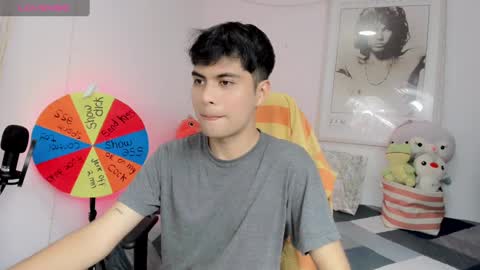 Snapshot of boy_andy__ chatting on January 2025 06:56:02 PM Aaron online show from January 2025 06:56:02 PM