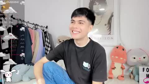 Snapshot of boy_andy__ chatting on February 2025 06:35:02 PM Aaron online show from February 2025 06:35:02 PM