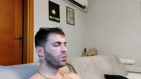 Snapshot of boy_aroundtheworld chatting on October 2025 11:26:02 PM Dan online show from October 2025 11:26:02 PM