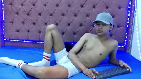 ALEX - TAYLER  -MIKE online show from February 2025 02:44:02 PM