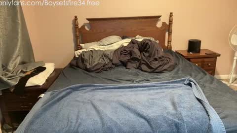 Snapshot of boysetsfire34 chatting on February 2025 11:02:02 PM boysetsfire34 online show from February 2025 11:02:02 PM