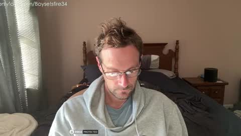 Snapshot of boysetsfire34 chatting on October 2025 03:44:02 PM boysetsfire34 online show from October 2025 03:44:02 PM