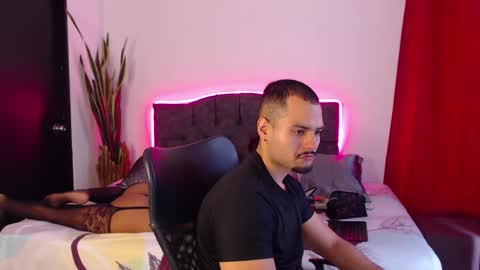 Snapshot of bradandjenn chatting on September 2025 02:55:01 PM Your favorite couple and the best butt on Chatur online show from September 2025 02:55:01 PM