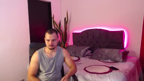 Snapshot of bradandjenn chatting on October 2025 04:02:01 PM Your favorite couple and the best butt on Chatur online show from October 2025 04:02:01 PM