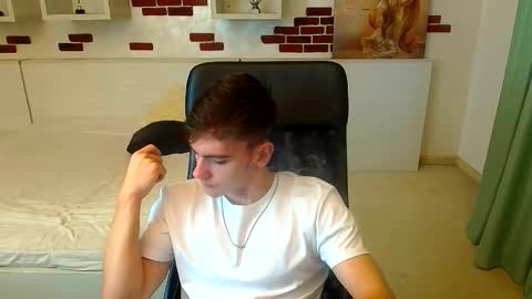 Snapshot of bradyflint chatting on December 2025 06:11:01 AM BradyFlint online show from December 2025 06:11:01 AM