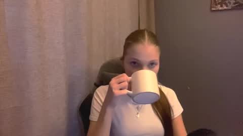 Snapshot of brandamatteson chatting on October 2025 12:27:01 PM Alice online show from October 2025 12:27:01 PM