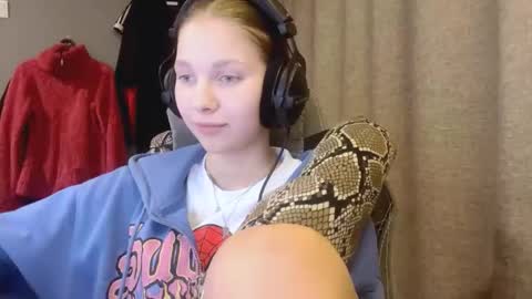 Snapshot of brandamatteson chatting on November 2025 04:28:02 PM Alice online show from November 2025 04:28:02 PM