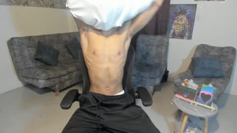 Snapshot of brandonstonexl chatting on January 2025 03:33:01 AM Brandon Stone online show from January 2025 03:33:01 AM