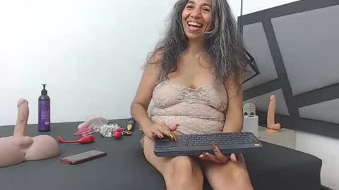 BRENDA VELASQUEZ online show from December 2024 05:51:02 PM