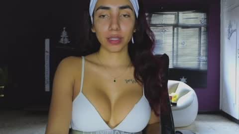 brendaaguerra online show from December 2024 04:26:01 PM