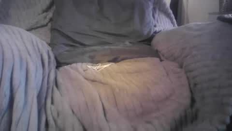 Snapshot of bri20fu chatting on December 2025 07:40:02 PM raining down on me online show from December 2025 07:40:02 PM