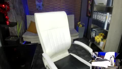 Briana online show from September 2025 12:15:02 PM