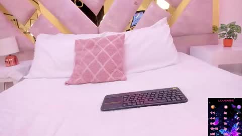 Brianna  online show from September 2025 12:05:02 PM
