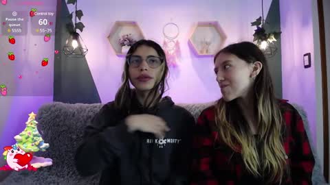 Snapshot of briarandblair chatting on December 2024 01:33:01 PM briarandblair online show from December 2024 01:33:01 PM