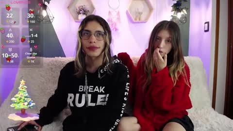 Snapshot of briarandblair chatting on December 2024 01:39:01 PM briarandblair online show from December 2024 01:39:01 PM