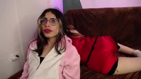 Snapshot of briarandblair chatting on January 2025 06:03:01 PM briarandblair online show from January 2025 06:03:01 PM