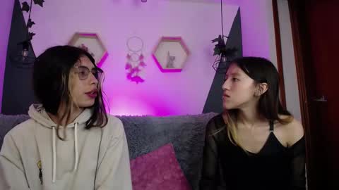 Snapshot of briarandblair chatting on February 2025 02:16:01 PM briarandblair online show from February 2025 02:16:01 PM