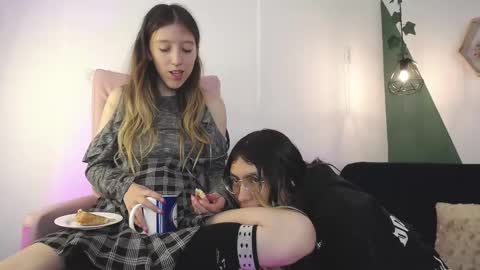 Snapshot of briarandblair chatting on March 2025 02:32:01 PM briarandblair online show from March 2025 02:32:01 PM