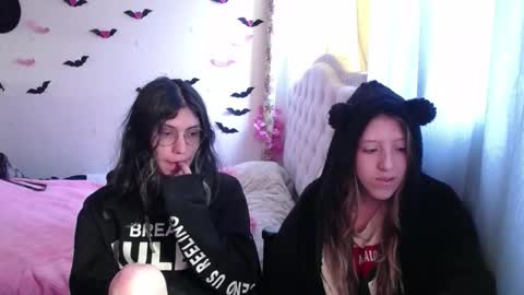 Snapshot of briarandblair chatting on November 2025 01:45:01 PM briarandblair online show from November 2025 01:45:01 PM