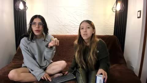 Snapshot of briarandblair chatting on November 2025 01:11:01 PM briarandblair online show from November 2025 01:11:01 PM