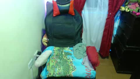 scarleth    follow mee 3 kis online show from February 2025 04:47:01 AM