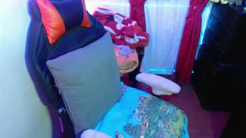 scarleth    follow mee 3 kis online show from February 2025 12:49:02 AM