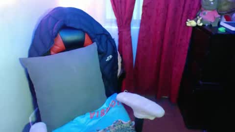 scarleth    follow mee 3 kis online show from February 2025 10:49:01 AM