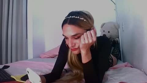 Britney online show from November 2025 08:41:02 PM